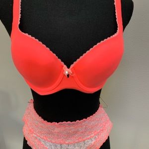 NWOT Victoria’s Secret Body by Victoria Bra/panty